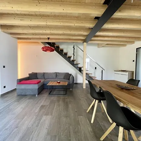 In With Swimming Pool Casa vacanze