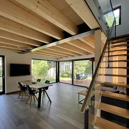 In With Swimming Pool Casa vacanze